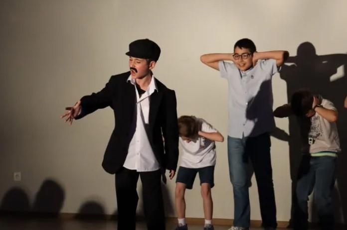 Sanat Akademisi Tiyatro Bölümü Yılsonu Performansıyla Dikkat Çekti! Sanat Akademisi Tiyatro Bölümü Yılsonu Performansıyla Dikkat Çekti!