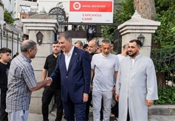 Başkan Tugay vatandaşlarla bayramlaştı