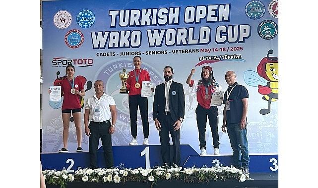 Bayraklılı sporcu dünya şampiyonu oldu Bayraklılı sporcu dünya şampiyonu oldu