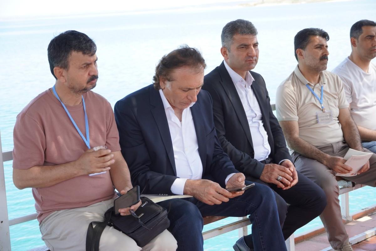 Samsat’ta Şiir Fırat’a Karıştı: 'Fırat’ta Sesler' şiir dinletisiyle edebiyat günleri devam etti - Videolu Haber Samsat’ta Şiir Fırat’a Karıştı: 'Fırat’ta Sesler' şiir dinletisiyle edebiyat günleri devam etti - Videolu Haber