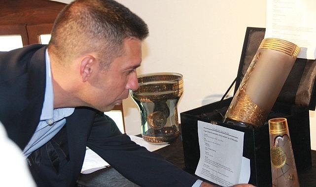 Seferihisarlı sanatçılardan Efes Selçuk'ta ''Cam'da Antik Ege'' sergisi Seferihisarlı sanatçılardan Efes Selçuk'ta ''Cam'da Antik Ege'' sergisi