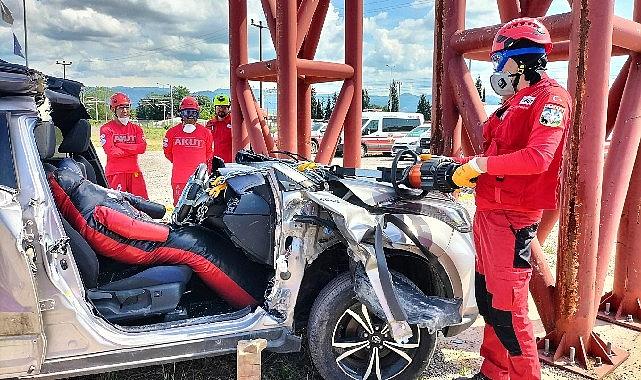 Büyükşehir İtfaiyesi'nden AKUT'a eğitim desteği