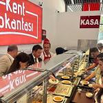 Osmangazi Belediyesi'nden Ferdi Zeyrek anısına yemek ikramı