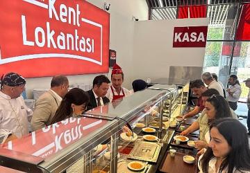 Osmangazi Belediyesi'nden Ferdi Zeyrek anısına yemek ikramı
