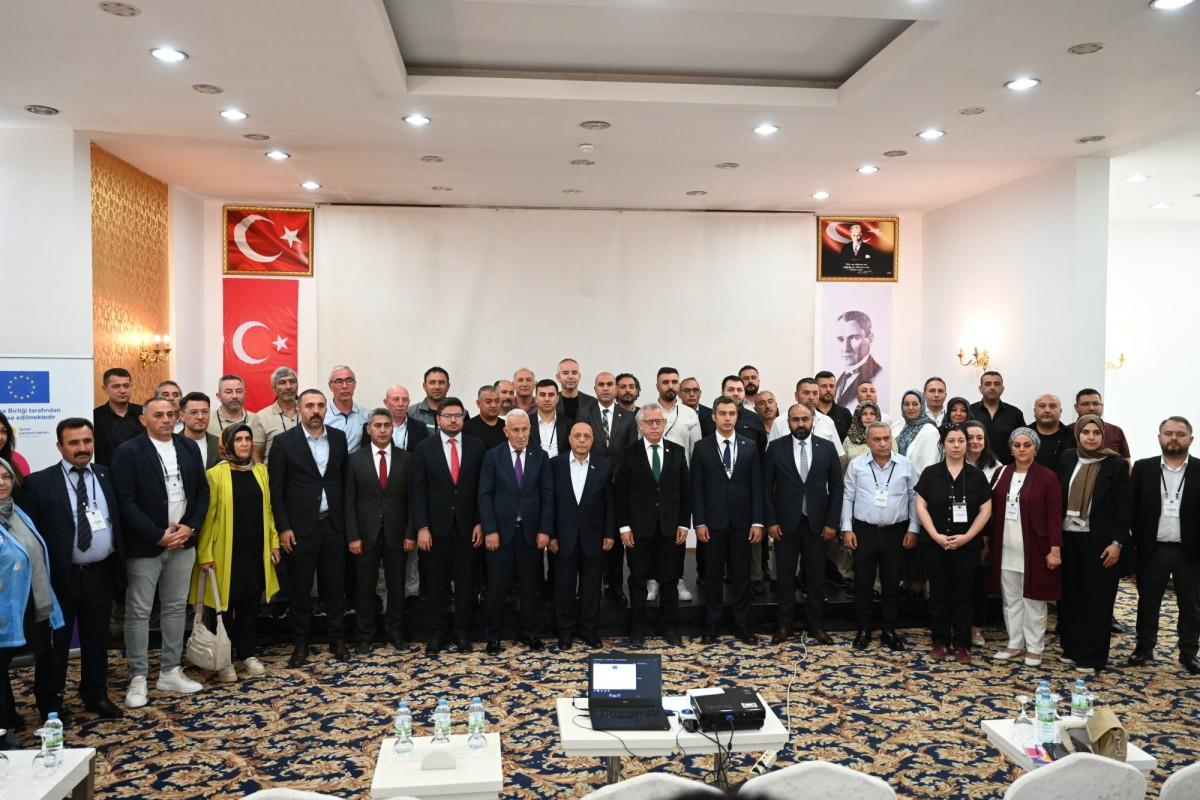 HAK-İŞ Genel Başkanı Mahmut Arslan'dan Bakanlara ve TÜHİS’e Çağrı: Yeni bir teklif verilmeli HAK-İŞ Genel Başkanı Mahmut Arslan'dan Bakanlara ve TÜHİS’e Çağrı: Yeni bir teklif verilmeli