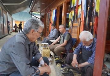 Adıyaman'da bayramlar da umut olmuyor: Ayakkabı boyacıları eski günlerini arıyor - Videolu Haber