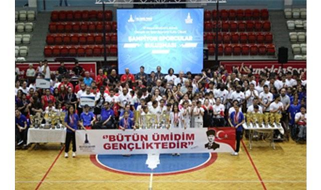 Celal Atik Spor Salonu'nda gençlik buluşması Celal Atik Spor Salonu'nda gençlik buluşması