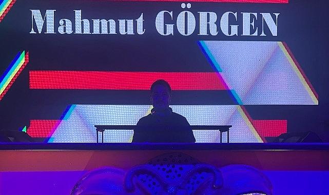 Dans Etmeyen Kalmadı: Mahmut Görgen Butterfly Party'yi Uçurdu! Dans Etmeyen Kalmadı: Mahmut Görgen Butterfly Party'yi Uçurdu!