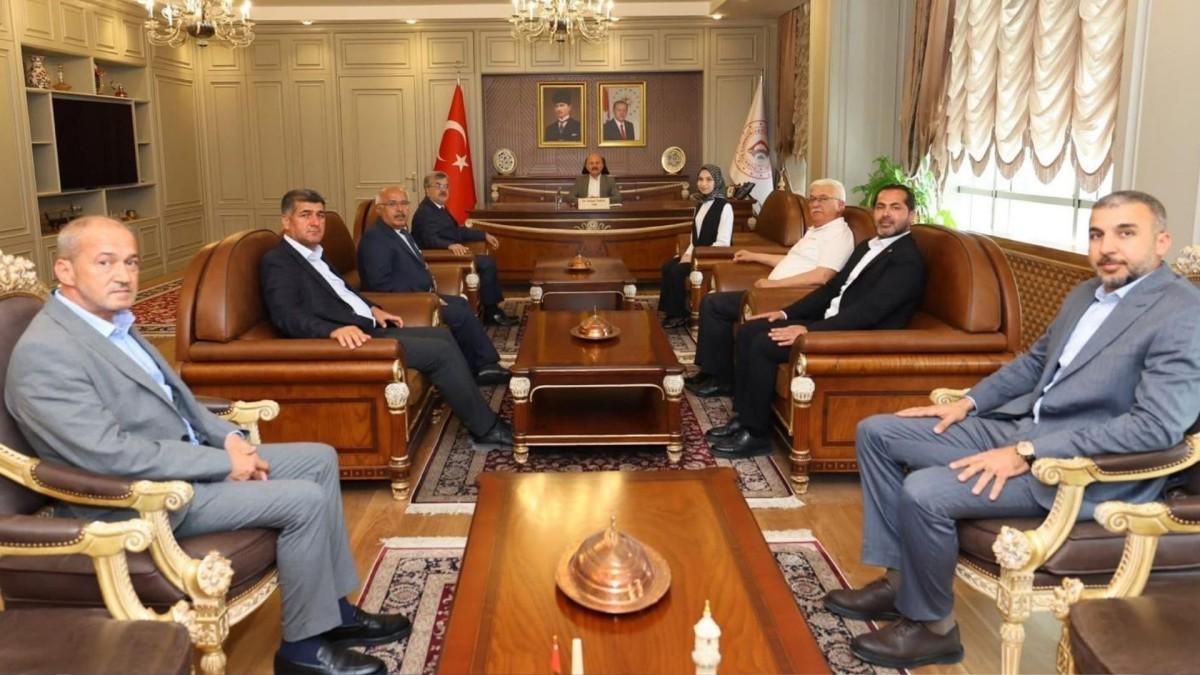 Cumhur İttifakı Belediye Meclis Üyelerinden Vali Dr. Osman Varol’a ziyaret Cumhur İttifakı Belediye Meclis Üyelerinden Vali Dr. Osman Varol’a ziyaret