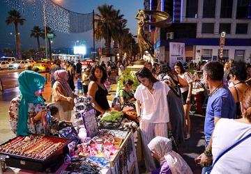 Karşıyaka'da “El Emeği Gece Pazarı" başlıyor