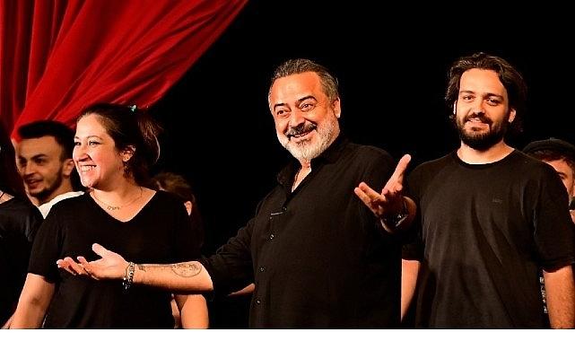 Şehir Tiyatrosu'na “En Başarılı Anadolu Tiyatrosu Özel Ödülü" Şehir Tiyatrosu'na “En Başarılı Anadolu Tiyatrosu Özel Ödülü"