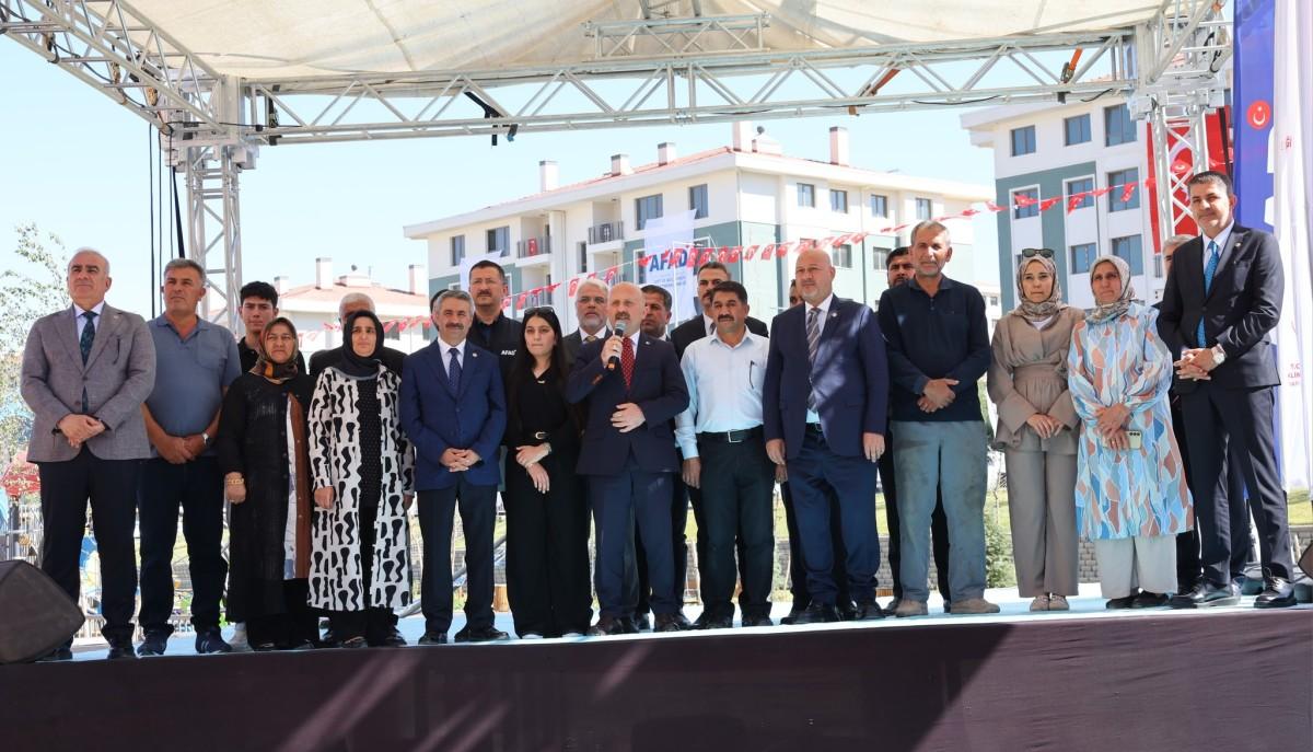 Adıyaman’da deprem konutu ve işyeri hak sahiplerine teslim edildi Adıyaman’da deprem konutu ve işyeri hak sahiplerine teslim edildi