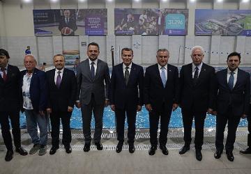 Zeytinburnu'na Kazandırılan 3'üncü Yüzme Havuzunun Açılışını Gençlik ve Spor Bakanı Osman Aşkın Bak Yaptı