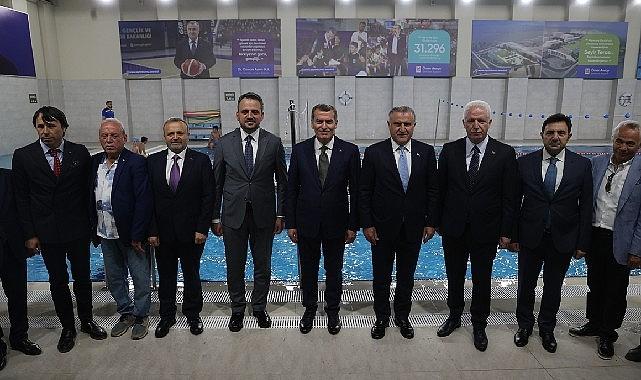 Zeytinburnu'na Kazandırılan 3'üncü Yüzme Havuzunun Açılışını Gençlik ve Spor Bakanı Osman Aşkın Bak Yaptı Zeytinburnu'na Kazandırılan 3'üncü Yüzme Havuzunun Açılışını Gençlik ve Spor Bakanı Osman Aşkın Bak Yaptı