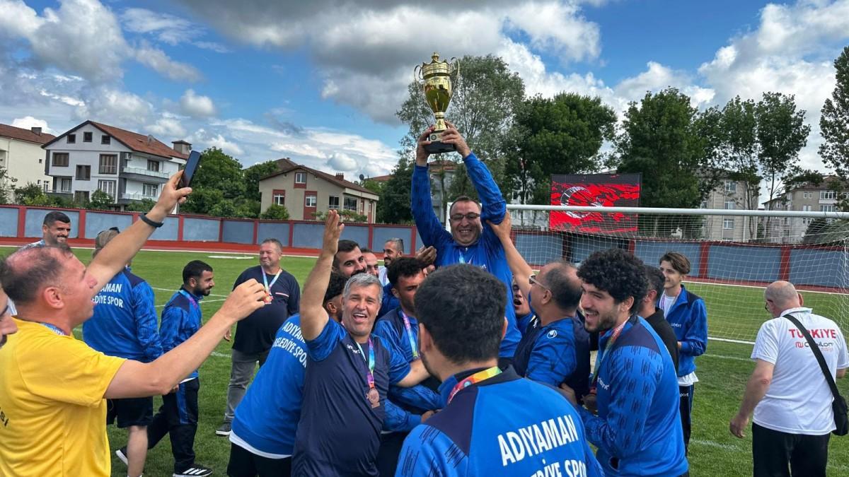 ‘Adıyaman Belediyespor İşitme Engelliler Takımı’ Türkiye üçüncüsü oldu ‘Adıyaman Belediyespor İşitme Engelliler Takımı’ Türkiye üçüncüsü oldu