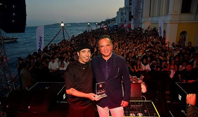 Emin Hitay'dan lise mezuniyetinin 50. yılında öğrencilere konser armağanı