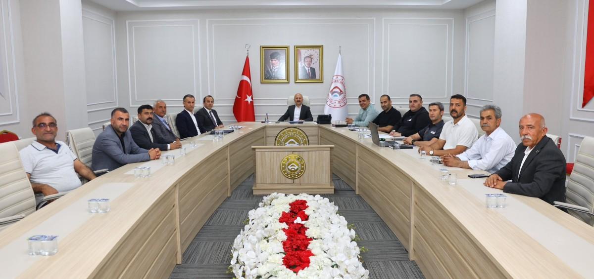 Vali Osman Varol, Köy Muhtarlarıyla Görüştü: Sorunlar ve çözüm önerileri masaya yatırıldı Vali Osman Varol, Köy Muhtarlarıyla Görüştü: Sorunlar ve çözüm önerileri masaya yatırıldı