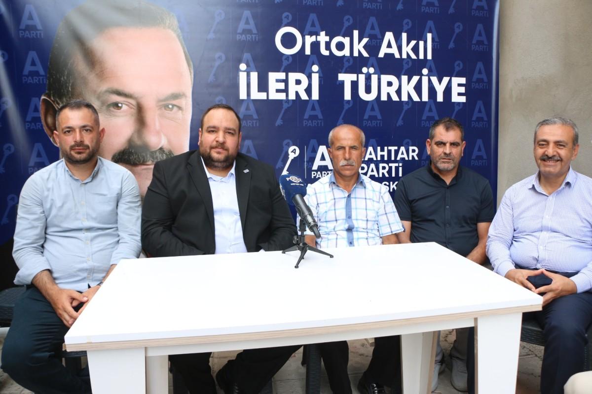 Anahtar Parti İl Başkanı Emircan Ahmet Alsan: ‘Kilitlenmiş tüm sorunlara anahtar olacağız’ - Videolu Haber Anahtar Parti İl Başkanı Emircan Ahmet Alsan: ‘Kilitlenmiş tüm sorunlara anahtar olacağız’ - Videolu Haber