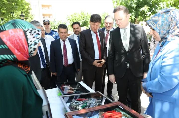 Yeşilli’de Etkileşimli Yıl Sonu Sergisine Yoğun İlgi Yeşilli’de Etkileşimli Yıl Sonu Sergisine Yoğun İlgi