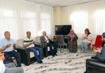 Vali Osman Varol, Şehit Abdulkadir Akıncı’nın ailesini ziyaret etti