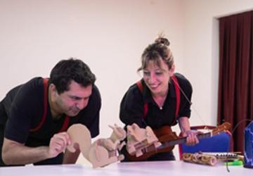 Kendini Arayan Zürafa yollarda