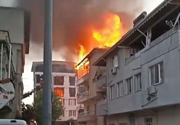 Mangaldan sıçrayan ateş evi alev alev yaktı - Videolu Haber
