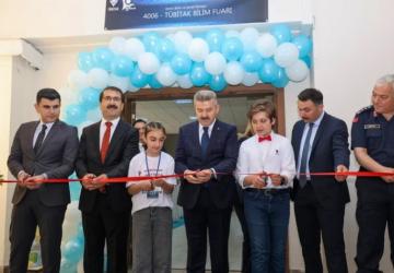 Artvin’de TÜBİTAK 4006 Bilim Fuarı’nda Projeler Görücüye Çıktı