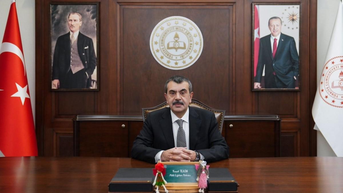 Bakan Tekin: ‘Tatil sadece dinlenmek değil, düşünmek ve gelişmektir’ Bakan Tekin: ‘Tatil sadece dinlenmek değil, düşünmek ve gelişmektir’