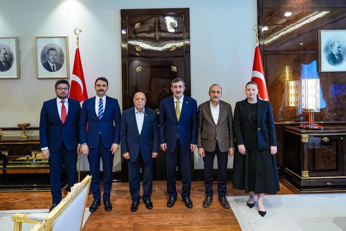 HAK-İŞ Heyetinden Cumhurbaşkanı Yardımcısı Yılmaz’a KÇP ziyareti HAK-İŞ Heyetinden Cumhurbaşkanı Yardımcısı Yılmaz’a KÇP ziyareti
