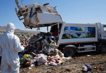 Adıyaman Belediyesi’nden karasinekle mücadelede etkili ve sistematik ilaçlama seferberliği - Videolu Haber