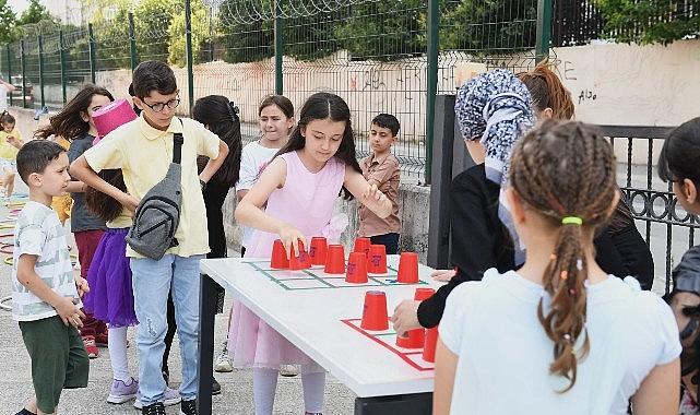 Osmangazi'de öğrenciler için Atölye Pazarı kuruldu Osmangazi'de öğrenciler için Atölye Pazarı kuruldu