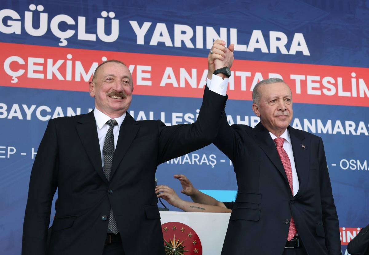 Cumhurbaşkanı Erdoğan: ‘Azerbaycan Mahallesi, kardeşliğimizin somut simgesidir’ Cumhurbaşkanı Erdoğan: ‘Azerbaycan Mahallesi, kardeşliğimizin somut simgesidir’