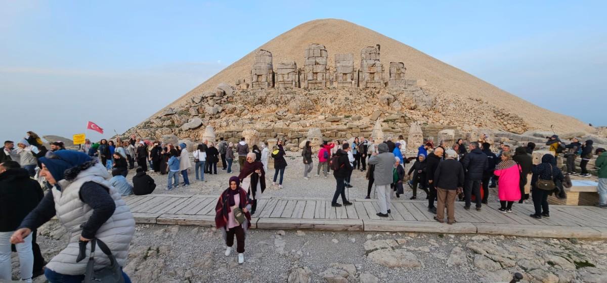 Rotel Tours yıllar sonra yeniden Nemrut’ta: ‘Kahta bizim ikinci evimiz’ Rotel Tours yıllar sonra yeniden Nemrut’ta: ‘Kahta bizim ikinci evimiz’