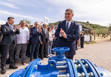 Dikili'de toprak suyla buluştu, üretici bayram sevinci yaşadı