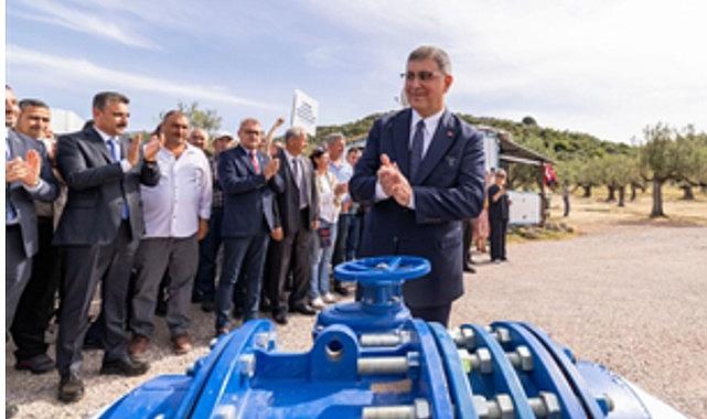 Dikili'de toprak suyla buluştu, üretici bayram sevinci yaşadı Dikili'de toprak suyla buluştu, üretici bayram sevinci yaşadı