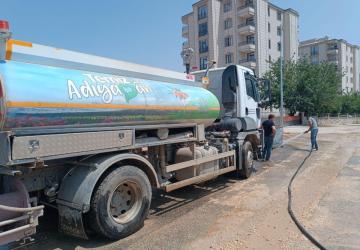 Belediye’nin bayram temizliği mesaisi: 18 tankerle iki vardiya boyunca cadde ve sokaklar yıkandı - Videolu Haber