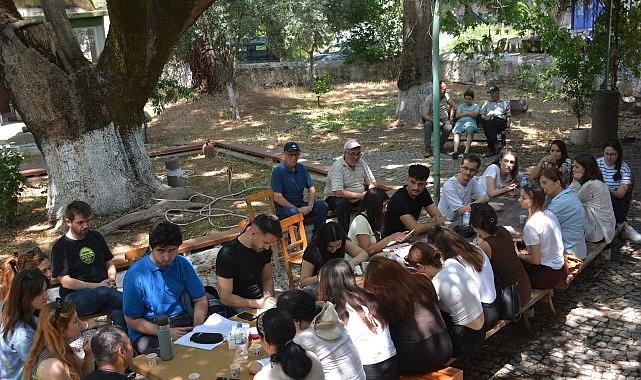 Egeli Genç Sosyologlar Yerelden Küresele Köylerin Sosyal Dönüşümünü Yerinde İncelediler Egeli Genç Sosyologlar Yerelden Küresele Köylerin Sosyal Dönüşümünü Yerinde İncelediler