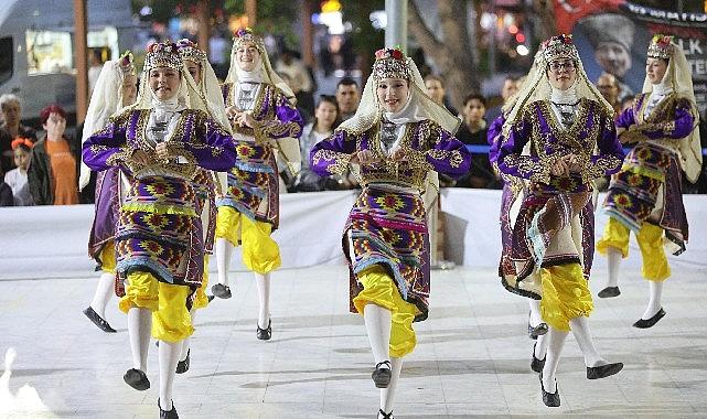 Karabağlar'da 19 Mayıs coşkusu halk oyunlarıyla taçlandı