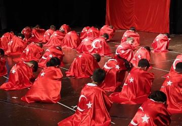 208 öğrenci kep fırlatıp mezun oldu