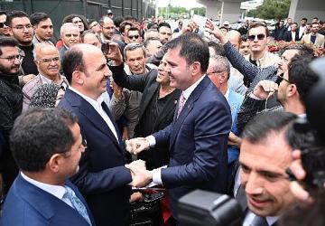 Bakan Kurum Türbeönü Çarşılarında Konyalılarla Kucaklaştı