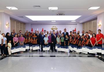 Vali Varol ve Milletvekilleri, başarılı öğrencilerle buluştu