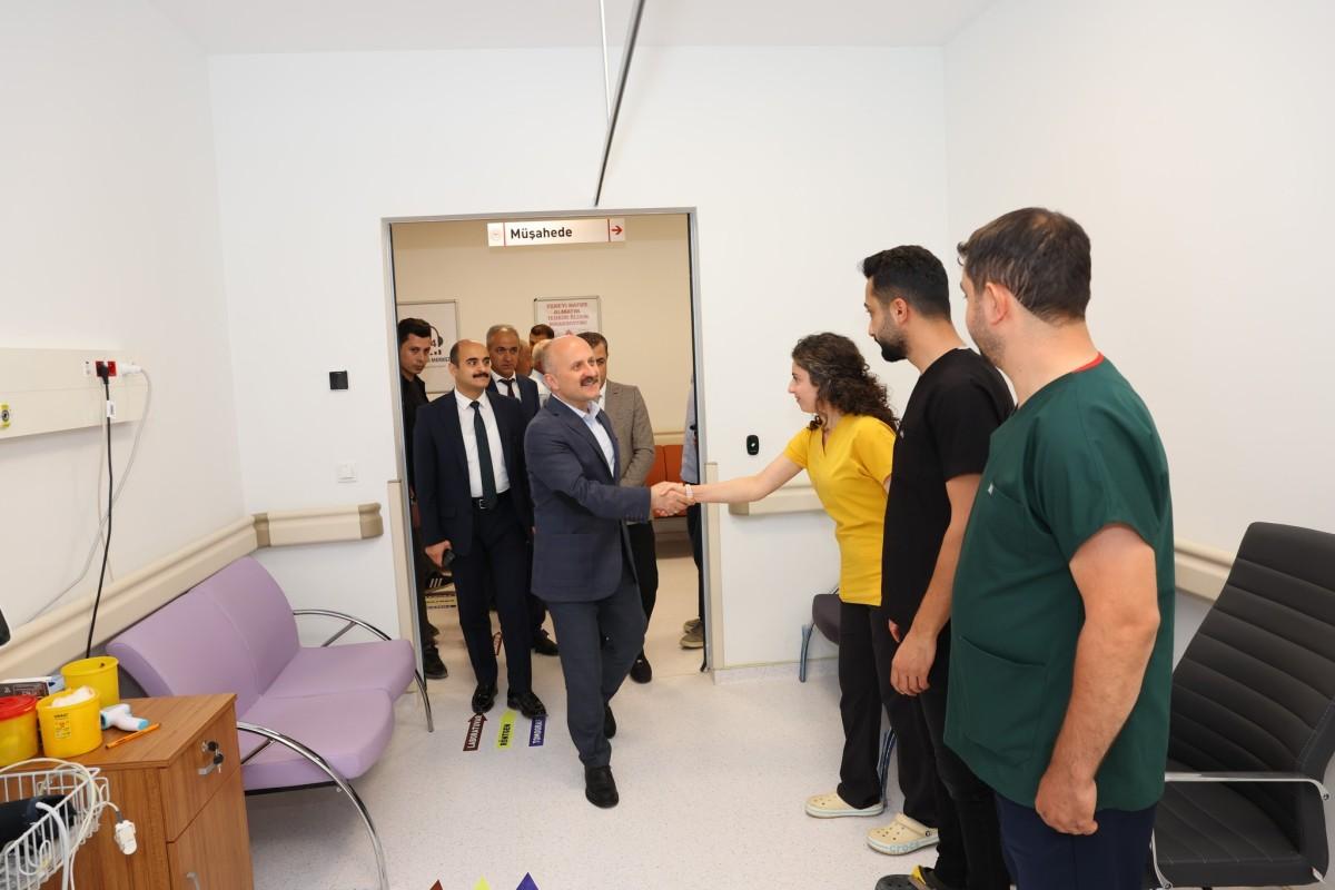 Vali Osman Varol, Çelikhan Devlet Hastanesinde incelemelerde bulundu Vali Osman Varol, Çelikhan Devlet Hastanesinde incelemelerde bulundu