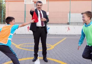 Bakan Tekin’den Karne Öncesi Öğrencilere Moral Desteği