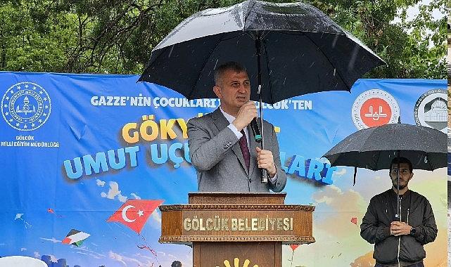 Gölcük'te yüzlerce kişi yağmur altında Filistin için tek yürek oldu Gölcük'te yüzlerce kişi yağmur altında Filistin için tek yürek oldu