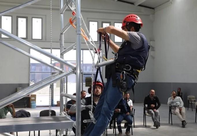 Karatay’da Yüksekte Çalışma Eğitimi Gerçekleştirildi Karatay’da Yüksekte Çalışma Eğitimi Gerçekleştirildi