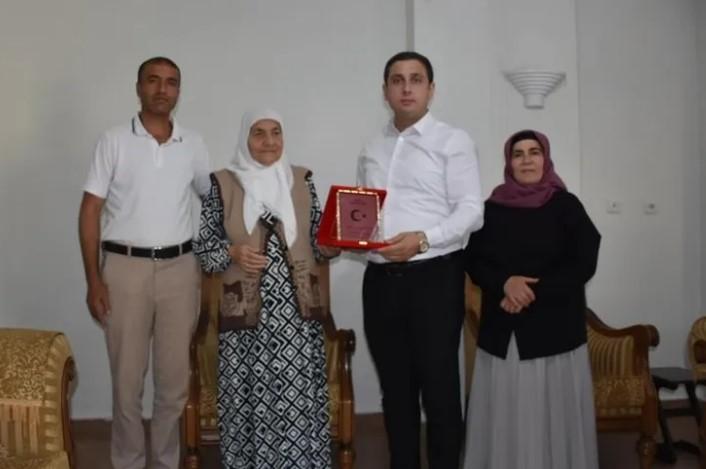 Kaymakam Furkan Başar’dan Şehit Ailelerine Anlamlı Ziyaret Kaymakam Furkan Başar’dan Şehit Ailelerine Anlamlı Ziyaret
