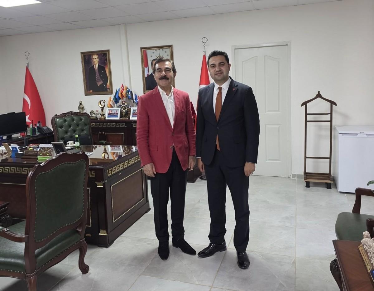 Kaymakam Tarık Buğra Seyhan, TRT Sanatçısı Mehmet Seske’yi ağırladı Kaymakam Tarık Buğra Seyhan, TRT Sanatçısı Mehmet Seske’yi ağırladı
