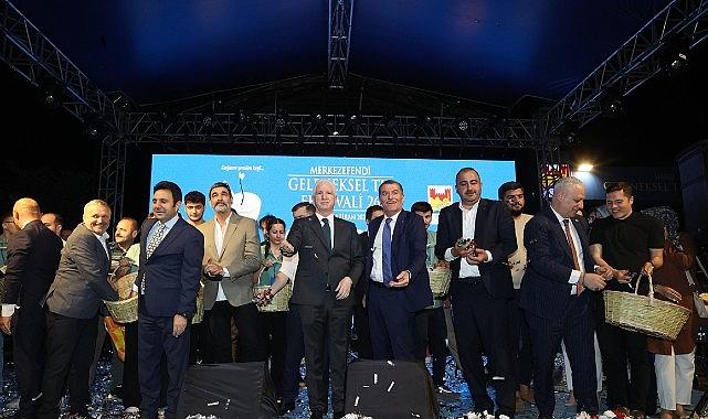 26. Merkezefendi Geleneksel Tıp Festivali Mesir Macunu Dağıtımı ve Uğur Işılak Konseriyle Başladı 26. Merkezefendi Geleneksel Tıp Festivali Mesir Macunu Dağıtımı ve Uğur Işılak Konseriyle Başladı