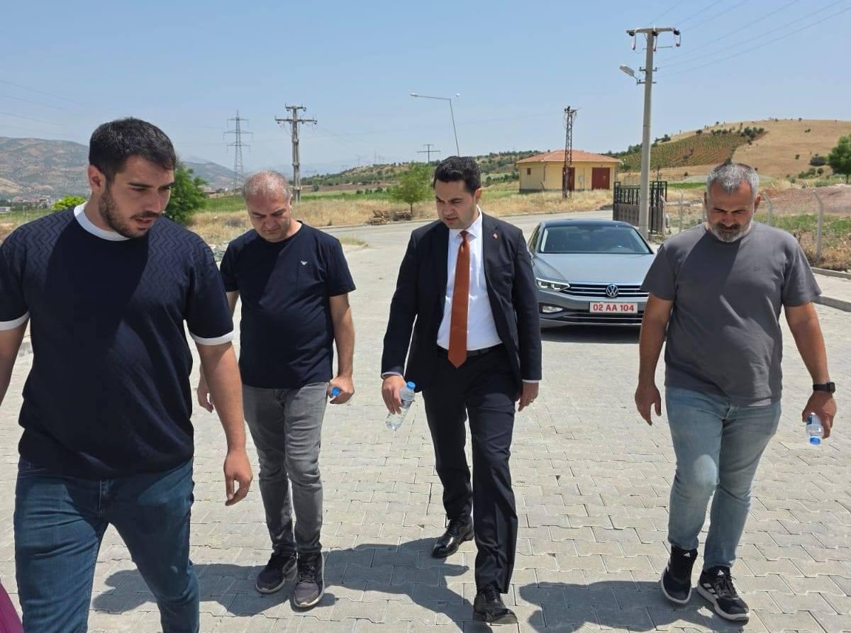 Kaymakam Seyhan, OSB yolunda incelemelerde bulundu Kaymakam Seyhan, OSB yolunda incelemelerde bulundu
