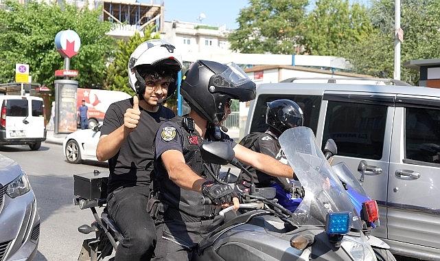 Bağcılar Belediyesi YKS'ye giren öğrencilerin yardımına koştu